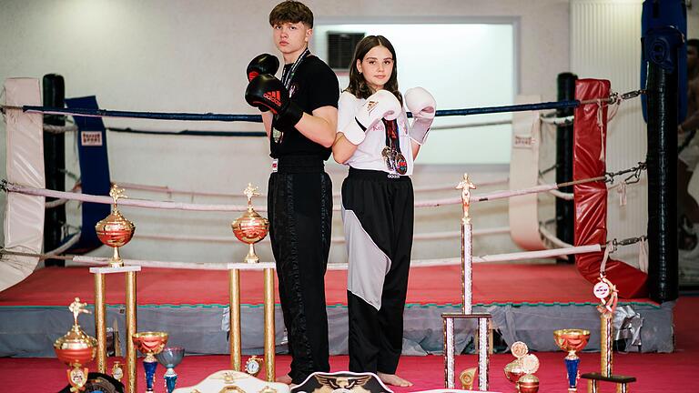 Etliche Pokale und Gürtel haben die beiden Schweinfurter Kickbox-Talente Julian Strygun und Kelly Kloos schon gesammelt. Nun geht es zur WM nach Wales. Etliche Pokale und Gürtel haben die beiden Schweinfurter Kickbox-Talente Julian Strygun und Kelly Kloos schon gesammelt. Nun geht es zur WM nach Wales.