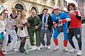 Beste Stimmung bei strahlendem Sonnenschein in Marktbreit, auch diese Männer und Frauen genossen die Party beim Faschingsumzug 2025