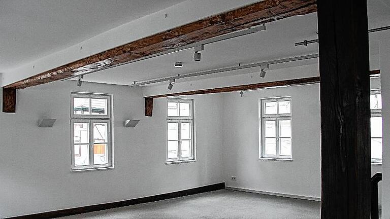 Helle, lichtdurchflutete Räume prägen das Rückert-Poetikum in Oberlauringen. Helle, lichtdurchflutete Räume prägen das Rückert-Poetikum in Oberlauringen.