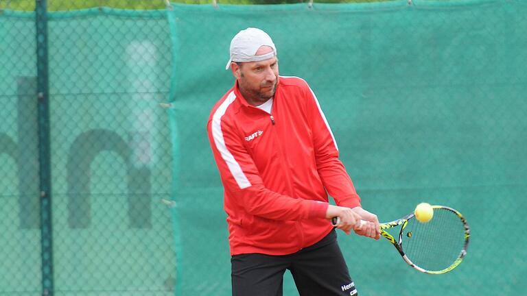 Johannes Brand vom TC Rot-Weiß Bad Kissingen gewann sein Match klar in zwei Sätzen und trug damit zum 7:2-Heimerfolg der Herren 50 gegen Lichtenfels bei. - Johannes Brand vom TC Rot-Weiß Bad Kissingen gewann sein Match klar in zwei Sätzen und trug damit zum 7:2-Heimerfolg der Herren 50 gegen Lichtenfels bei. Johannes Brand vom TC Rot-Weiß Bad Kissingen gewann sein Match klar in zwei Sätzen und trug damit zum 7:2-Heimerfolg der Herren 50 gegen Lichtenfels bei. - Johannes Brand vom TC Rot-Weiß Bad Kissingen gewann sein Match klar in zwei Sätzen und trug damit zum 7:2-Heimerfolg der Herren 50 gegen Lichtenfels bei.