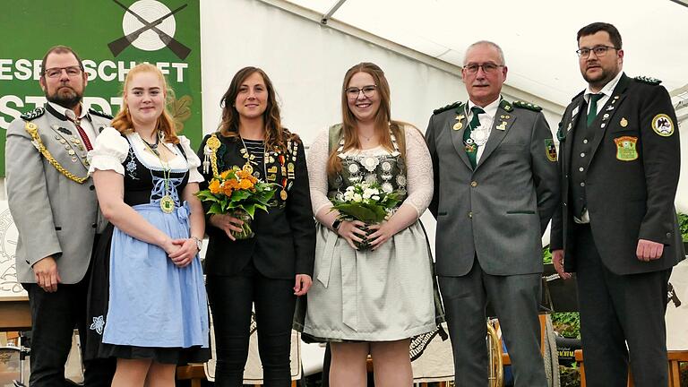 Auf dem Foto (von links): Gottfried Hörning (2. Gauschützenmeister), Luisa Kirchner (1. Gaujugendleiterin), Julia Schlagmüller (1. Ritter), Gauschützenkönigin Antonia Rücker (KKSV Altfeld), Wolfgang Meckel (SV Neubrunn), Andreas Kleineberg (1. Gauschützenmeister).