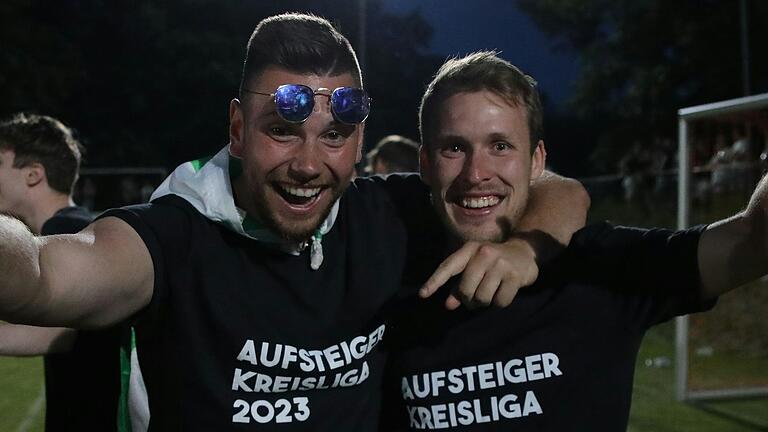 Kreisliga-Aufstieg 2023 und Kreisliga-Klassenerhalt 2024: Der TSV Nordheim/Sommerach bleibt für eine weitere Saison in der Schweinfurter Kreisliga. Das Bild entstand im vergangenen Jahr nach dem mit 6:4 nach Elfmeterschießen gewonnenen Relegationsspiel gegen Unterspiesheim.