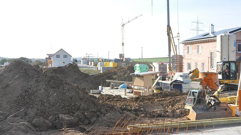 Nur noch bei 14 der 29 Bauplätze im neuen Baugebiet 'Obere Honigleite' in Waigolshausen werden voraussichtlich Tiefenbohrungen erfolgen. Die Bohrfirma hat den Vertrag mit dem regionalen Energieversorger gekündigt.&nbsp;