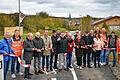 Große Freude bei der Eröffnung: Nach knapp sechsmonatiger Bauzeit ist der neue Radweg zwischen Markelsheim und Apfelbach eröffnet worden. Landrat Christoph Schauder (Bildmitte) und Bad Mergentheims Oberbürgermeister Udo Glatthaar (6.v.r) dankten allen Beteiligten für das nachhaltige Engagement und die reibungslose Umsetzung der Maßnahme.
