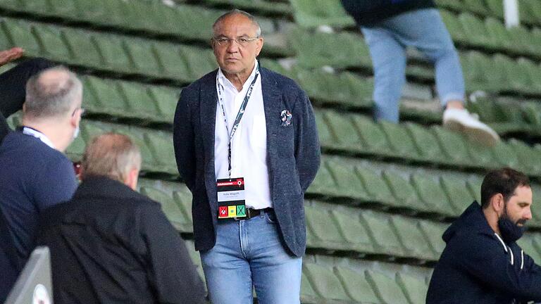 Sucht die Schuld bei den Schedsrichtern: Flyeralarm-Fußball-Chef Felix Magath. Sucht die Schuld bei den Schedsrichtern: Flyeralarm-Fußball-Chef Felix Magath.