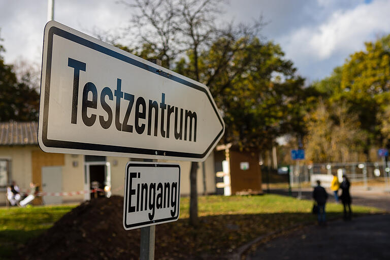 Das Corona-Testzentrum liegt am Eingang zur ehemaligen Ledward-Kaserne. Zu Zeiten der Amerikaner war hier der Kindergarten untergebracht. Das Corona-Testzentrum liegt am Eingang zur ehemaligen Ledward-Kaserne. Zu Zeiten der Amerikaner war hier der Kindergarten untergebracht. 