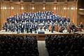 Hundert Chorsänger und -sängerinnen, Solisten und die Symphoniker aus Saalfeld-Rudolstadt begeisterten die Gäste im Max-Littmann-Saal.       -  Hundert Chorsänger und -sängerinnen, Solisten und die Symphoniker aus Saalfeld-Rudolstadt begeisterten die Gäste im Max-Littmann-Saal.