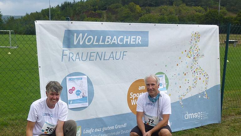 Christiane Zink von der dmsg München mit Jochen Randau von der Beratungsstelle Unterfranken walkten mit Hundedame Wilma für den guten Zweck.