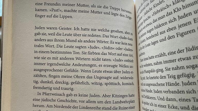 "Juden waren Geister. ...." Winfried Weiß erinnert sich an so viele Details, dass es niemanden unberührt lässt. "Juden waren Geister. ...." Winfried Weiß erinnert sich an so viele Details, dass es niemanden unberührt lässt.
