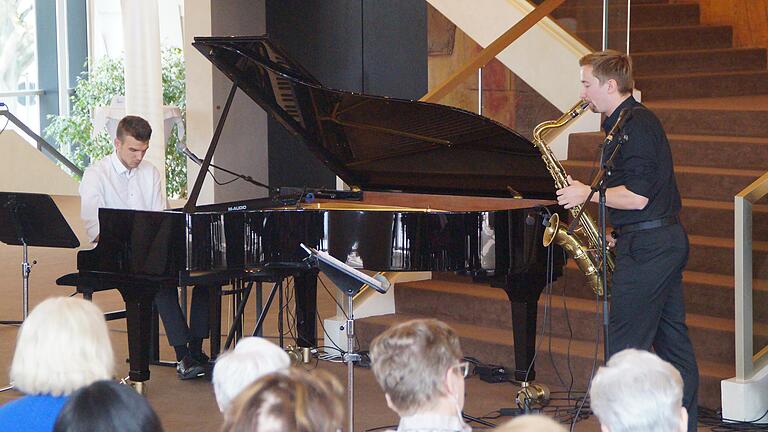 Feinsten Jazz lieferten bei der Benefizmatinee des Zonta Clubs Bad Kissingen-Schweinfurt Jan-Peter Itze am Klavier und Nico Graz am Saxophon.