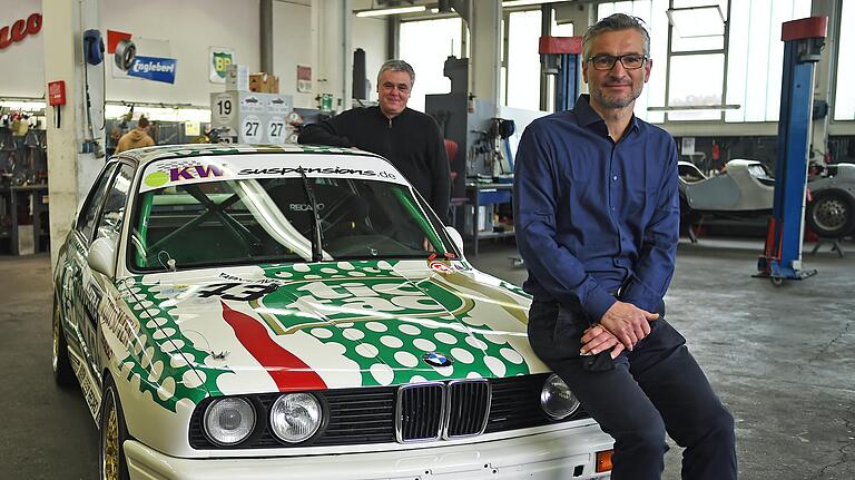 Glückliche Gesichter am Siegerauto: Teamchef Thomas Feierabend (vorne) und Klaus Baumann legten mit viel Einsatz den Grundstein für den Erfolg.