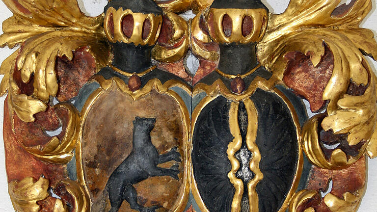 Das Wappen des Adelsgeschlechtes derer von Bibra prangte über dem Altar in der Kapelle des Schlosses. Heute hat es in der kleinen Friedhofskapelle eine neue Bleibe gefunden.