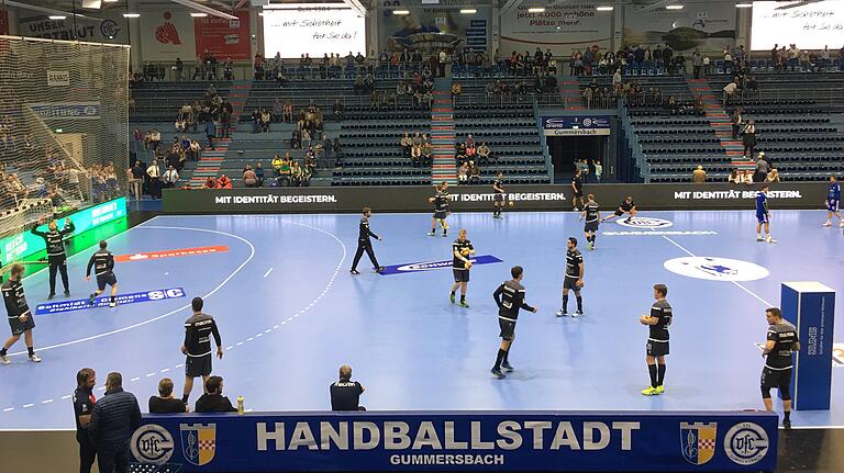 Die Rimparer Wölfe beim Aufwärmen in der Handballstadt. Die Rimparer Wölfe beim Aufwärmen in der Handballstadt.