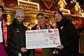 Hilfreiche Griller (von links): Lenni Lorenz (Hahn-Griller), Daniel Hägele (Kickers), Philipp Keller (Gastroleiter Hahn Zelt) und Peter Kurzweg (Kickers).