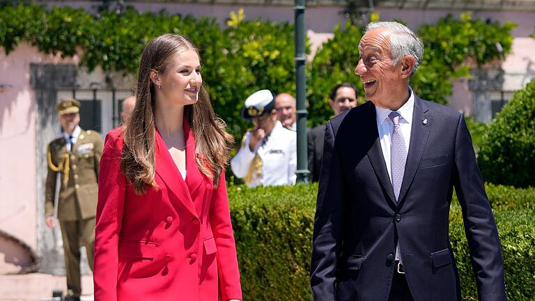Spaniens Prinzession Leonor - Erster offizieller Auslandsbesuch       -  Leonor fühlte sich in Portugal &bdquo;wie zu Hause&rdquo;. Sie traf unter anderem Portugals Präsident Marcelo Rebelo de Sousa.