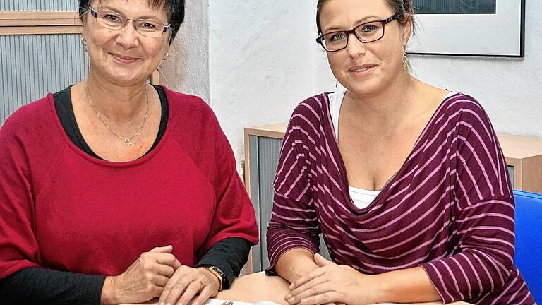 Ute Kuschel (links) und Monika Schwenkert bieten im Pflegestützpunkt für den Main-Tauber-Kreis eine neutrale und kostenfreie Beratung rund um Pflege und Versorgung vor allem von Senioren. Aktuell fragen viele Klienten nach den Auswirkungen des neuen Pflegebedürftigkeitsbegriffs.