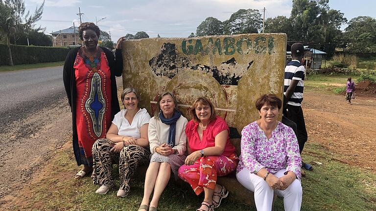 Landesbäuerin von Kenia, Winnie Muriithi, stellvertretende bayerische Landesbäuerin Christina Ade, Projektleiterin Angelika Eberl, Kreisbäuerin Bad Kissingen Edeltraud Häusler und ihre Vertreterin Helene Greubel       -  Landesbäuerin von Kenia, Winnie Muriithi, stellvertretende bayerische Landesbäuerin Christina Ade, Projektleiterin Angelika Eberl, Kreisbäuerin Bad Kissingen Edeltraud Häusler und ihre Vertreterin Helene Greubel