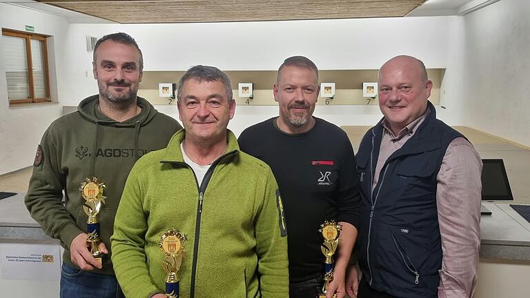 Tagessieger mit dem besten Teiler, Patrick Bauer, Karl-Heinz Weikard, David Johnson, BürgermeisterGeorg Seiffert. Tagessieger mit dem besten Teiler, Patrick Bauer, Karl-Heinz Weikard, David Johnson, BürgermeisterGeorg Seiffert.
