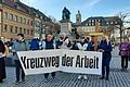 Das Banner wird von Mitgliedern des KAB-Stadt- und Kreisverbands Schweinfurt getragen.