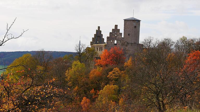 Noch im herbstlich-bunten Gewand soll die Trimburg erstmals den nostalgischen Weihnachtsmarkt beheimaten.       -  Noch im herbstlich-bunten Gewand soll die Trimburg erstmals den nostalgischen Weihnachtsmarkt beheimaten.