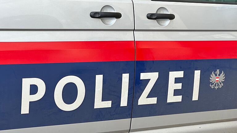 Österreichische Polizei       -  In Österreich verunglückte ein Skifahrer aus Bayern. Nach Angaben der Polizei Tirol löste sich ein Schneebrett. (Symbolbild)