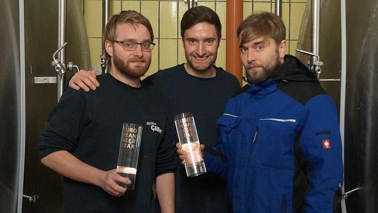 Felix, Max und Fritz Göller (von links) freuen sich über die Auszeichnung ihrer Biere beim European Beer Star 2018. Das Rauchbier der Brauerei Göller bekam eine Goldmedaille, der dunkle Bock wurde mit Bronze ausgezeichnet.