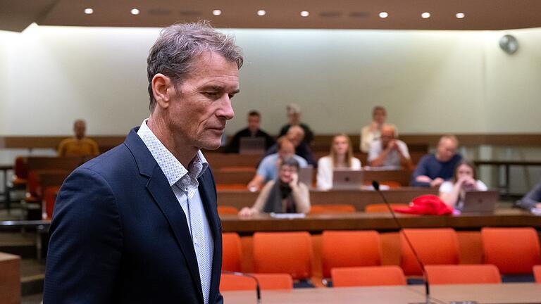 Auftakt im Berufungsprozess gegen Jens Lehmann       -  Lehmann im Gerichtssaal.