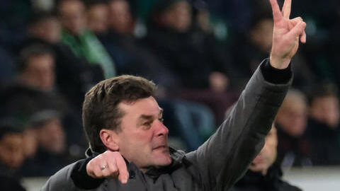 VfL-Coach       -  Wolfsburgs Trainer Dieter Hecking steht mit seiner Mannschaft im Viertelfinale der Champions League. Foto: Peter Steffen