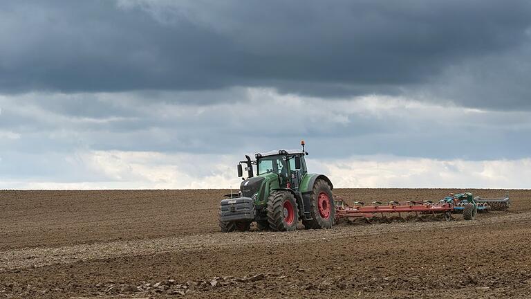 Bauer       -  Landwirtschaftsbetriebe in Deutschland sollen nach 2020 deutlich weniger Geld aus dem EU-Haushalt bekommen als heute.