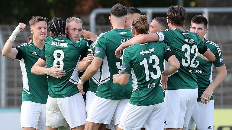 Finaler Jubel: Im letzten Saisonspiel feierten die Schweinfurter gegen Meister Unterhaching den achten Sieg in den vergangenen neun Partien.