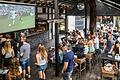 Fans beim Public Viewing der Frauen-EM 2022 im Zaubergarten in Würzburg. Auch heuer werden dort wieder die Spiele der EM übertragen.
