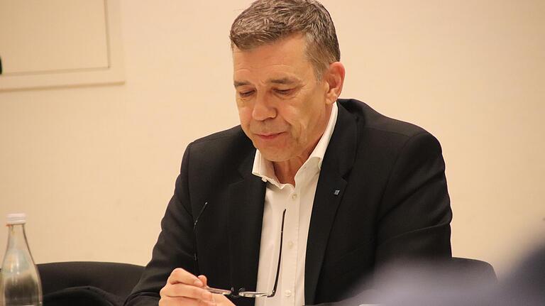 Der unterfränkische AfD-Chef Richard Graupner sagt: 'Der Fall muss erstmal aufgeklärt werden, es ist zu früh, sich festzulegen.' Der unterfränkische AfD-Chef Richard Graupner sagt: 'Der Fall muss erstmal aufgeklärt werden, es ist zu früh, sich festzulegen.'