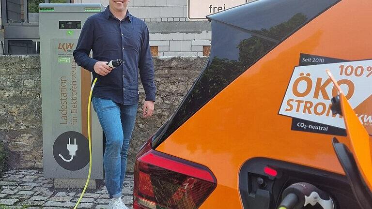 Vier Ladesäulen für Elektro-Autos betreiben die LKW in Kitzingen. Fotos: LKW