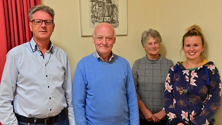 Die Preisträger des diesjährigen Wettbewerbs für den schönsten Vorgarten in Höchberg, ausgerichtet vom Bund Naturschutz (von links): Norbert Hettiger, Rolf Richter, Anne Schramm, Verena Prasser. Es fehlt Familie Katzenberger-Engert. Die Preisträger des diesjährigen Wettbewerbs für den schönsten Vorgarten in Höchberg, ausgerichtet vom Bund Naturschutz (von links): Norbert Hettiger, Rolf Richter, Anne Schramm, Verena Prasser. Es fehlt Familie Katzenberger-Engert.