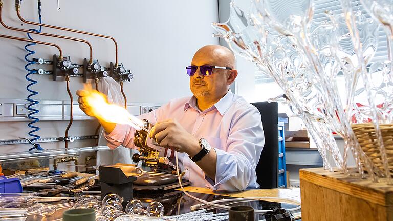 Sogar über eine eigene Glasbläserei verfügt der Neubau der Anorganischen Chemie der Uni Würzburg.