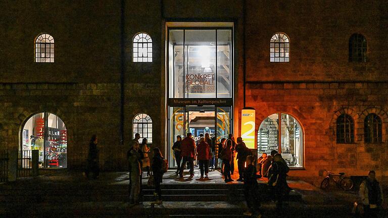 Das Museum im Kulturspeicher bietet spannende Ausstellungen zum Staunen und Hinterfragen. Das Museum im Kulturspeicher bietet spannende Ausstellungen zum Staunen und Hinterfragen.