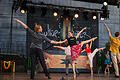 Das Ballettensemble des Landestheaters Coburg startete mit 'Ayi, mama Ines' in den kühlen Sommerabend.