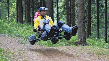 Sommerschlitten aus Schwebheim: Andi Langenhan auf dem Hillracer Cross. Der Rennrodler startet beim 2. Hillracer Unterfranken Cup am Schwebheimer Rodelhang.