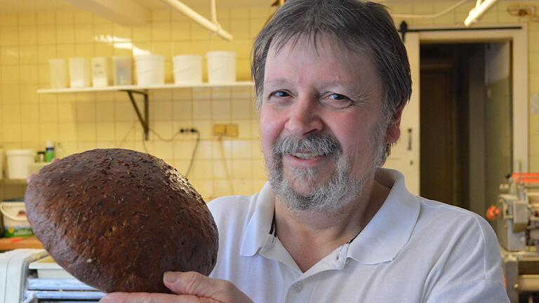 Mit dem Nassgelaibten punktet Bäckermeister Heribert Hedrich seit Jahrzehnten.