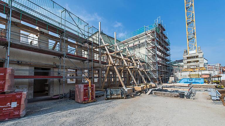 Ein Bürgercafé wird im linken Flügelbau eingerichtet. Ein Bürgercafé wird im linken Flügelbau eingerichtet.