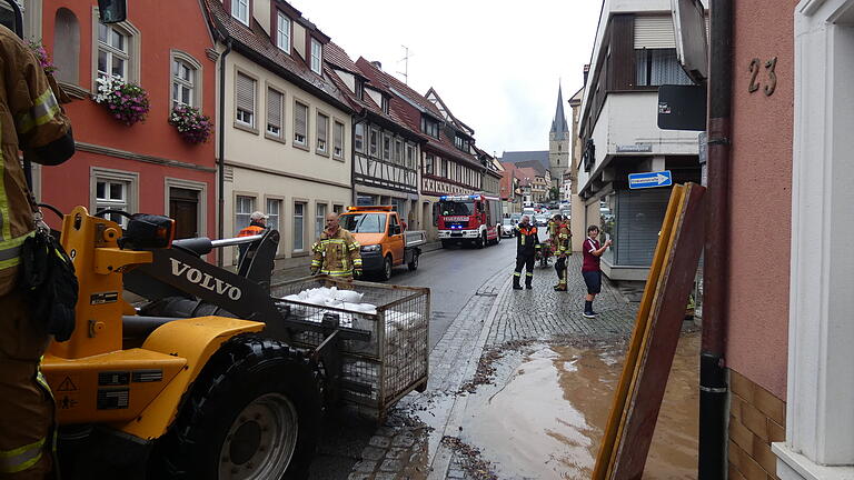 Unter anderem standen in Zeil am 9. Juli Teile der Altstadt unter Wasser, als die Altach nach Starkregen über die Ufer trat. Wer die Hochwasser-Soforthilfe in Anspruch nehmen will, der muss den Antrag bis Ende September stellen.