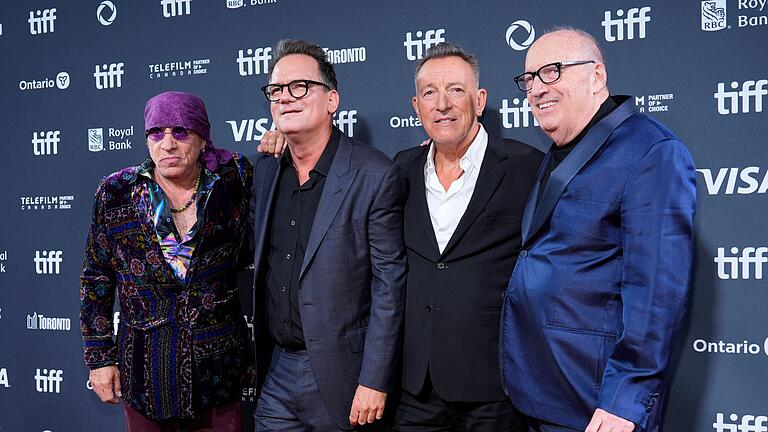 49. Toronto International Film Festival       -  Bruce Springsteen (Zweiter von rechts) bei der Premiere des Dokumentarfilms in Toronto.