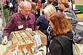Mit dem Verwalterehepaar des Schlossguts Obbach war auch Christian Schäfer aus der Eigentümerfamilie am Messestand auf der Grünen Woche in Berlin, um Verbraucher über Bio-Landbau aufzuklären.