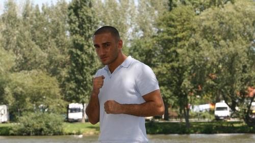Ein Profiboxer, der seinen Jahresurlaub am Ort seiner Jugend in Kitzingen verbringt: Karo Murat.       -  Ein Profiboxer, der seinen Jahresurlaub am Ort seiner Jugend in Kitzingen verbringt: Karo Murat.