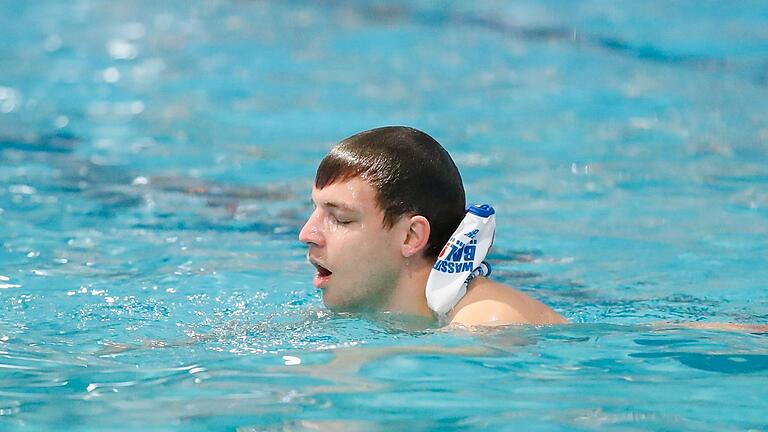 Die Wasserballer vom SV Würzburg 05 gerieten auf der Fahrt nach Plauen in eine Vollsperrung auf der Autobahn. Als sie schließlich in der dortigen Schwimmhalle ankamen, mussten sie, da sie zu spät waren, innerhalb von sieben Minuten im Wasser sein, um nicht mit 0:10 zu verlieren. Die Würzburger legten Protest gegen die Spielwertung ein. Die Wasserballer vom SV Würzburg 05 gerieten auf der Fahrt nach Plauen in eine Vollsperrung auf der Autobahn. Als sie schließlich in der dortigen Schwimmhalle ankamen, mussten sie, da sie zu spät waren, innerhalb von sieben Minuten im Wasser sein, um nicht mit 0:10 zu verlieren. Die Würzburger legten Protest gegen die Spielwertung ein.