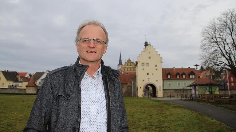Wolfgang Patzwahl will Bürgermeister von Sulzfeld werden und das Erbe von Gerhard Schenkel antreten, der nach 36 Jahren aufhört.