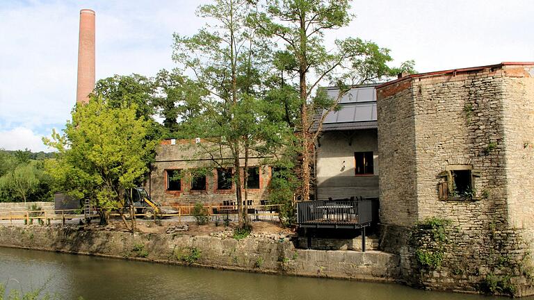 Direkt am Wasser: Im Alten Hafen Marktsteft im Landkreis Kitzingen ist eine neue Umweltstation entstanden - samt inklusivem Restaurant mit Biergarten.