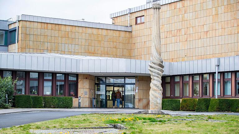 Ruhe kommt hier nicht herein, zumindest nicht in die Gynäkologie und Geburtshilfe in Haßfurt. Schon wieder suchen die Haßberg-Klinken einen neuen Chefarzt oder Chefärztin für die Abteilung.&nbsp;