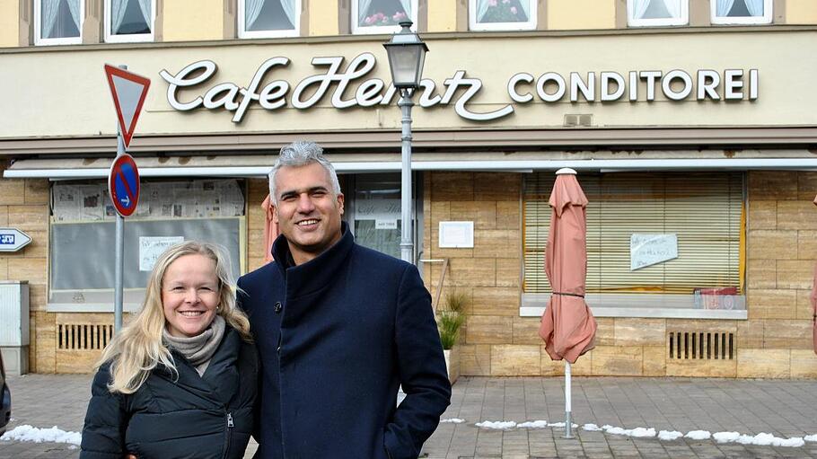 Katharina Weber und ihr Mann Akmal Songaryan hoffen, das Café Heintz schon im Februar wieder eröffnen zu können.  : Regina Vossenkaul       -  Katharina Weber und ihr Mann Akmal Songaryan hoffen, das Café Heintz schon im Februar wieder eröffnen zu können.  : Regina Vossenkaul