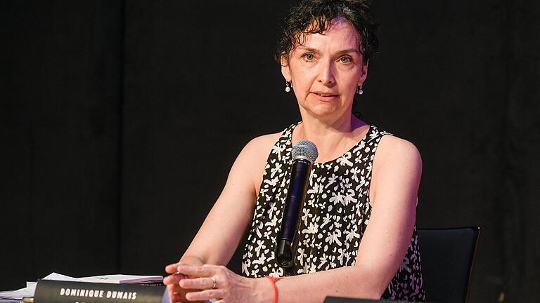 Ballettdirektorin Dominique Dumais: 'Wir freuen uns sehr, wenn Sie kommen und mit uns tanzen.' Ballettdirektorin Dominique Dumais: 'Wir freuen uns sehr, wenn Sie kommen und mit uns tanzen.'